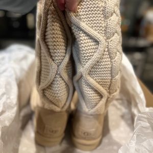 Size 10 new in box cream cardigan knee high boots